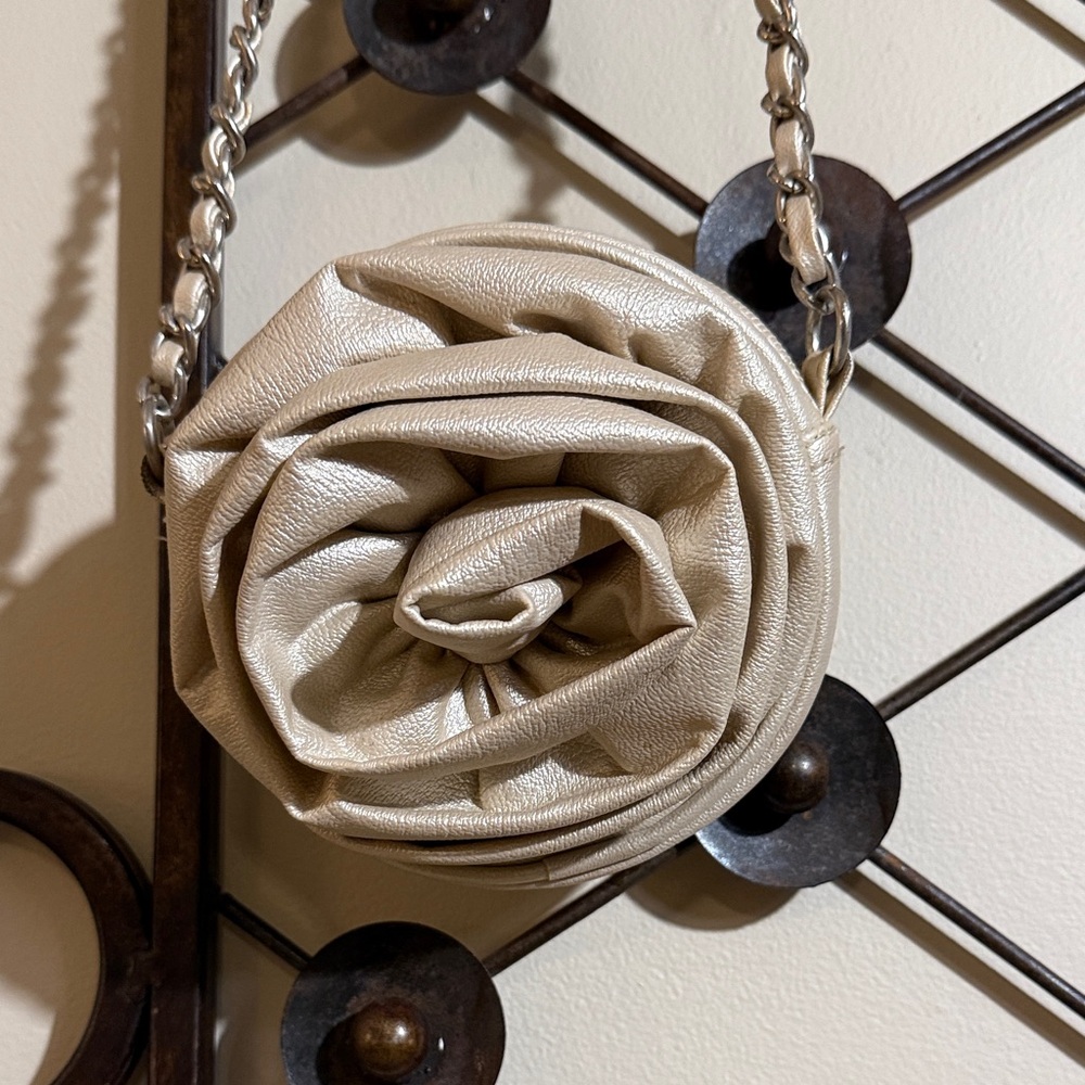 Elegant Gold Rose-Shaped Women's Bag